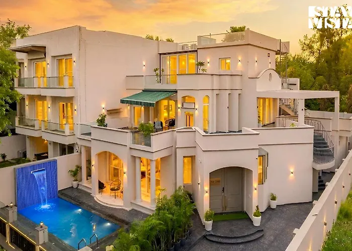 Stayvista At The Sweet Sunsation - Gurgaon With Pool, Bbq